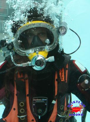 Kirby Morgan duikmasker van duikTeam IJmond onderwater